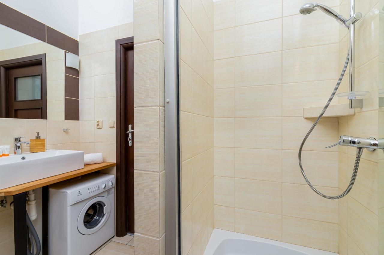 Kazimierz Apartments Near Wawel Royal Castle By Renters Cracovie Extérieur photo